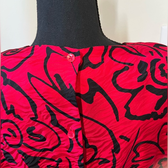 12 - 100% Silk Red & Black Blouse & Matching Black Midi Skirt w/flair - Picture 6 of 16